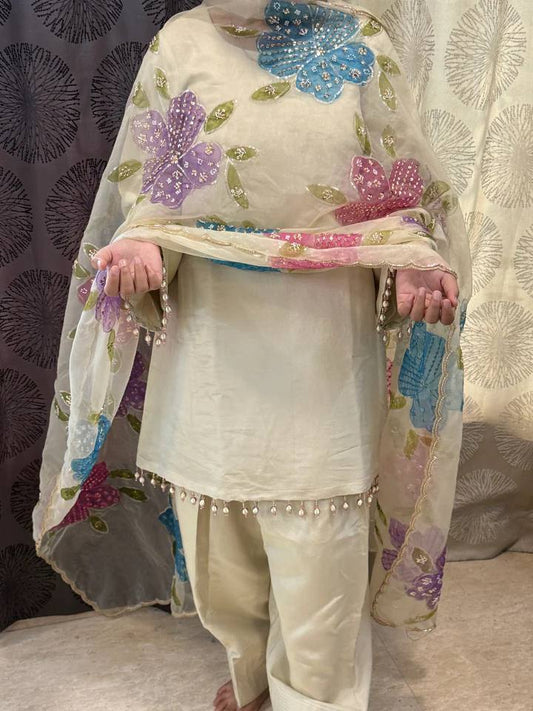 Off-White Straight Kurta Pant Set With Multicolor Floral Sequins Organza Dupatta