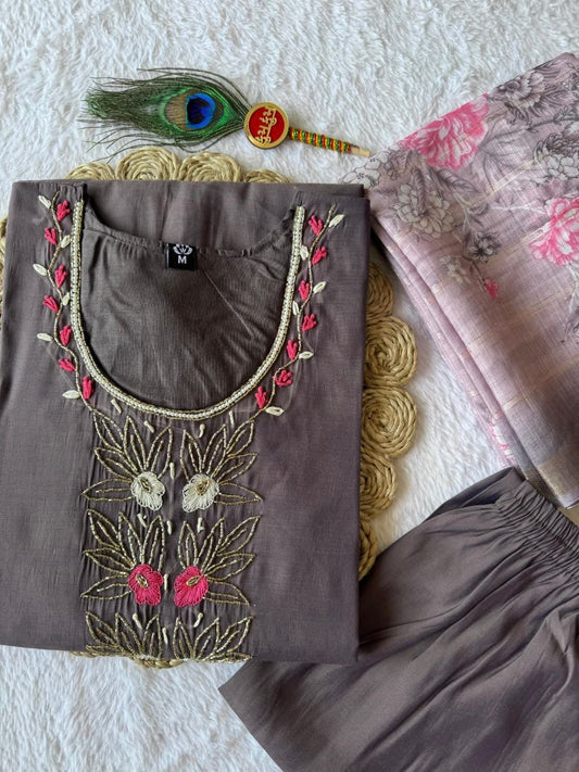 Grey Embroidered Floral Kurti With Pink Floral Printed Dupatta