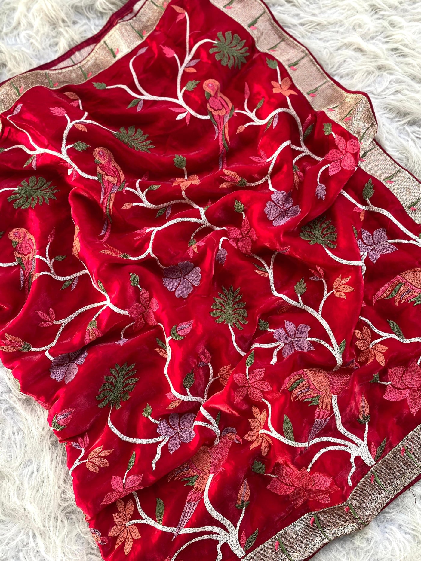 Soft Space Silk Saree With Colorful Thread Work And Muniya Border