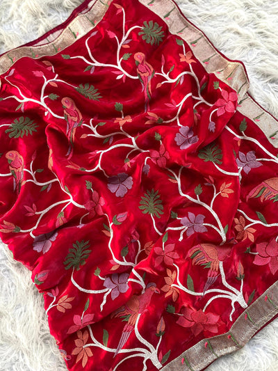 Soft Space Silk Saree With Colorful Thread Work And Muniya Border