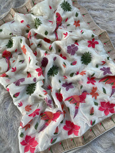 Soft Space Silk Saree With Colorful Thread Work And Muniya Border