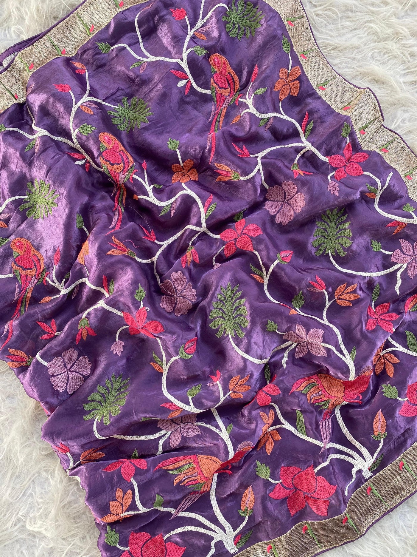 Soft Space Silk Saree With Colorful Thread Work And Muniya Border