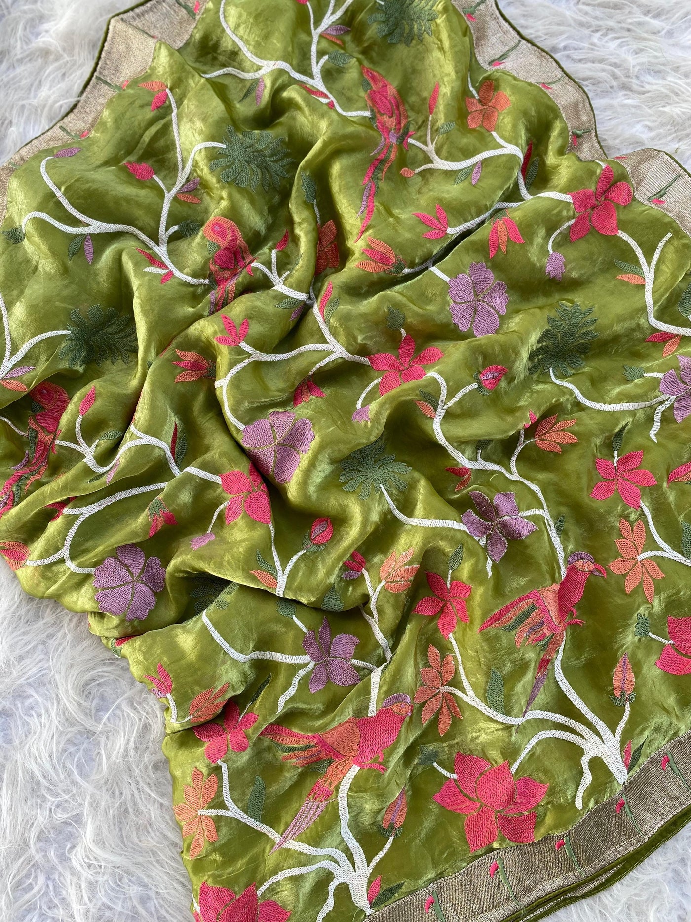 Soft Space Silk Saree With Colorful Thread Work And Muniya Border