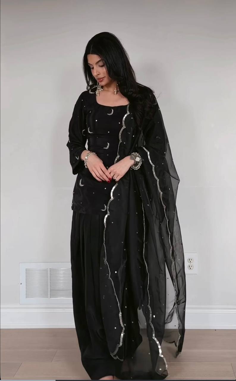 Black Farshi Suit Set With Moon Embroidery And Dupatta