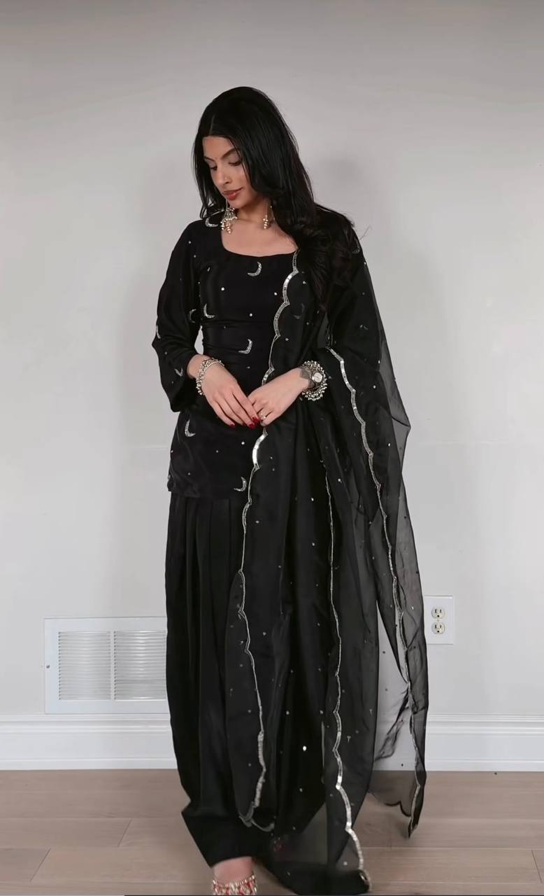 Black Farshi Suit Set With Moon Embroidery And Dupatta