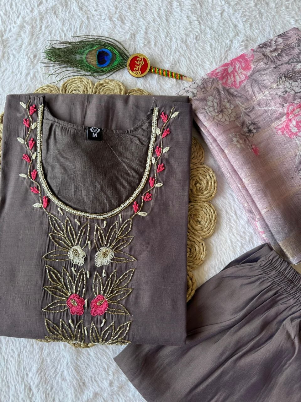Grey Embroidered Floral Kurti With Pink Floral Printed Dupatta