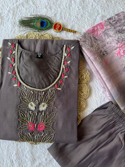 Grey Embroidered Floral Kurti With Pink Floral Printed Dupatta