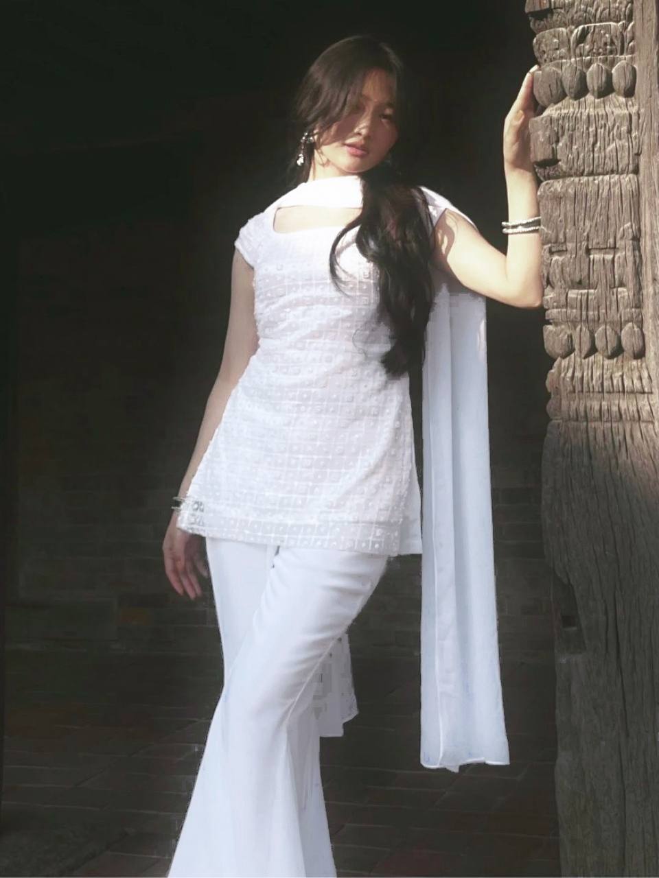 White Iconic 90's Style Set With Dupatta And Pant