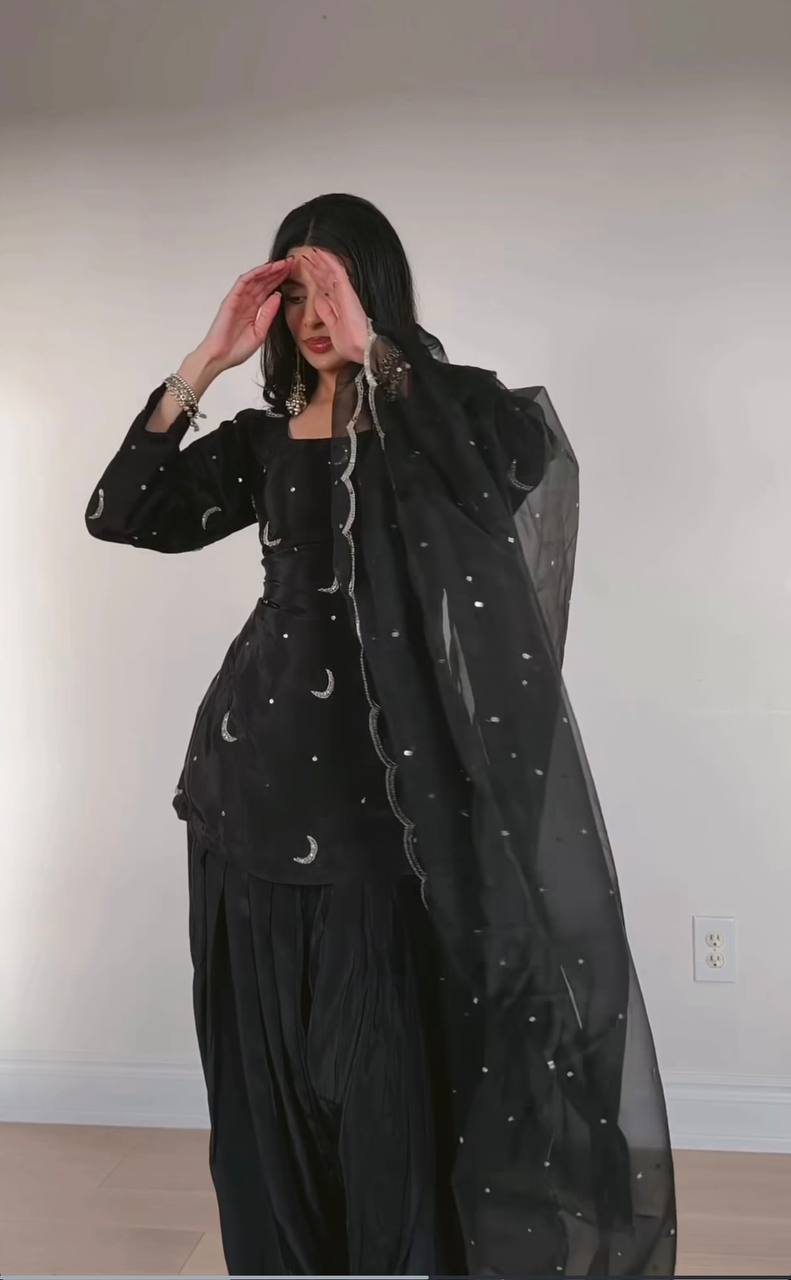 Black Farshi Suit Set With Moon Embroidery And Dupatta