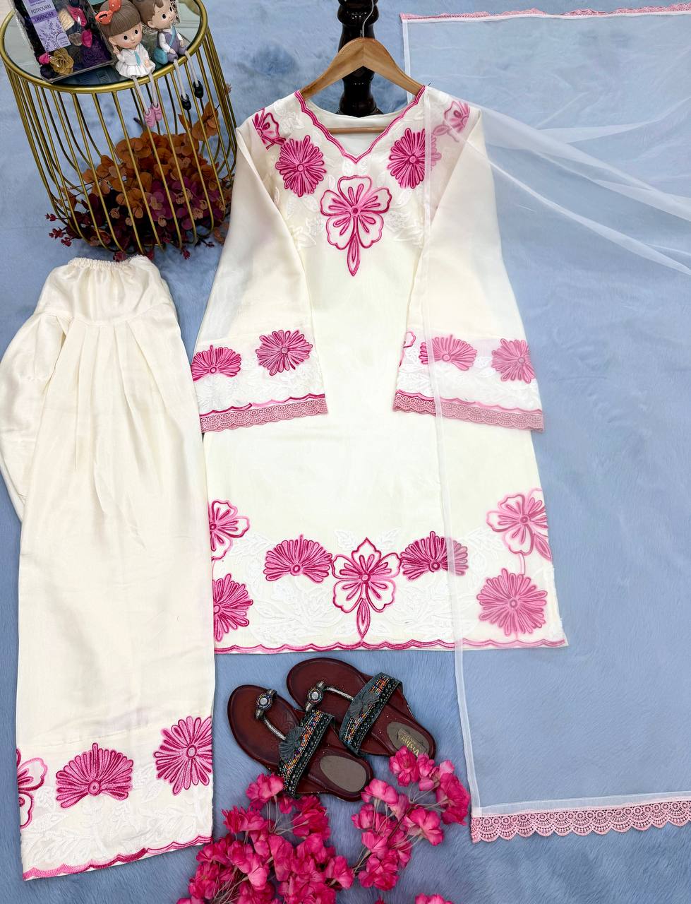 Off-White Pashmina Embroidered Kurta Set with Floral Print And Dupatta