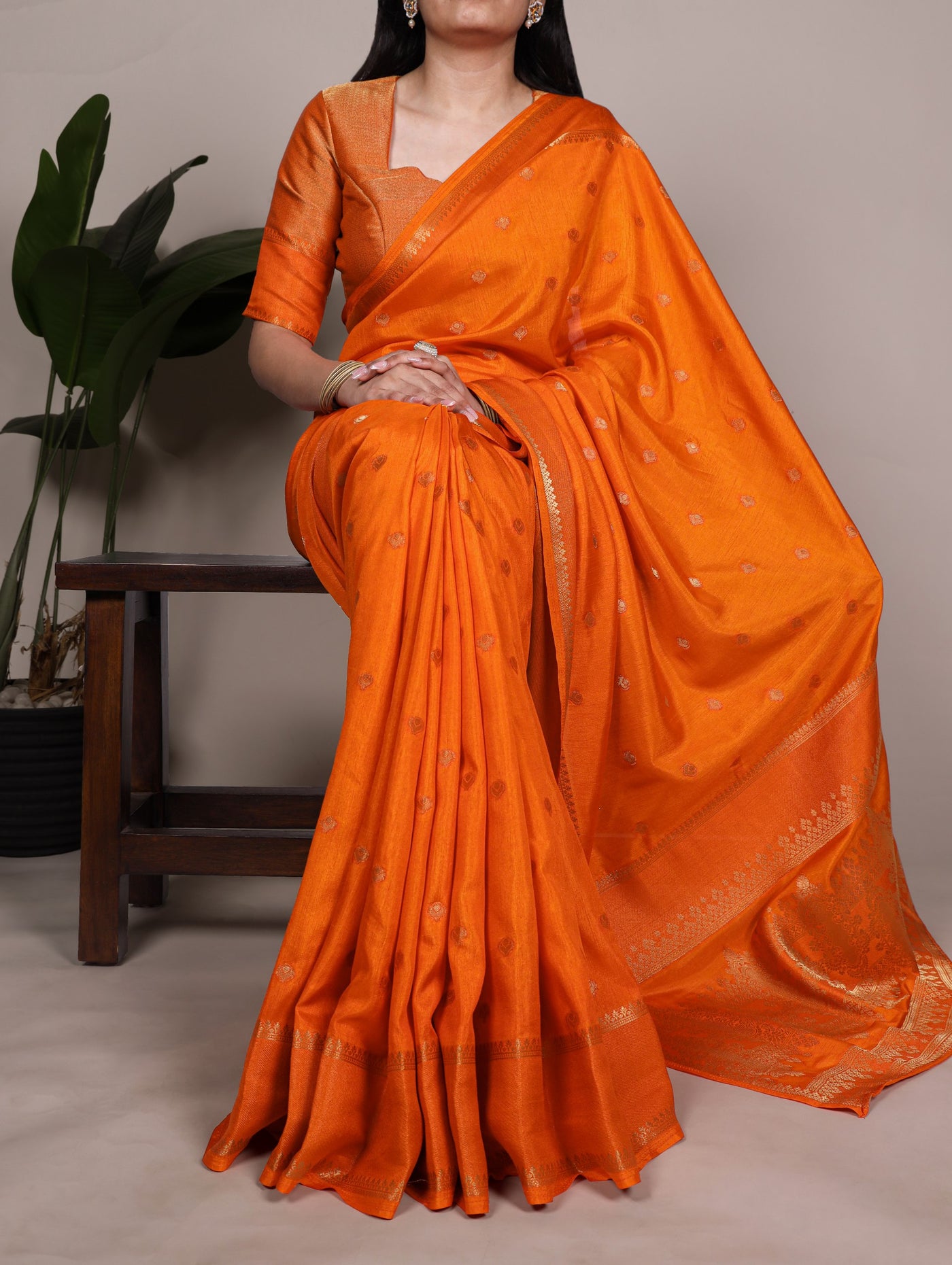 Elegant Saree With Zari Weaving Work