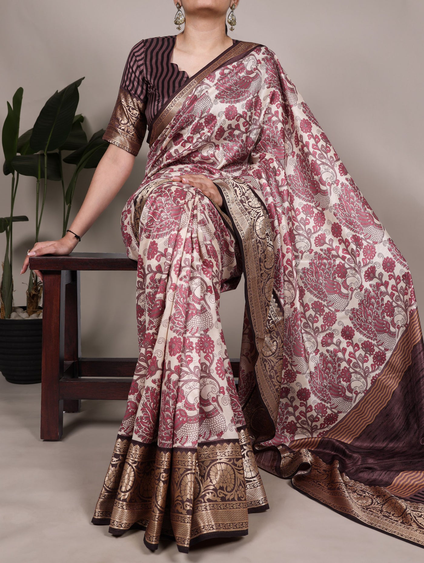 Floral Weaving Silk Saree with Rich Zari Border